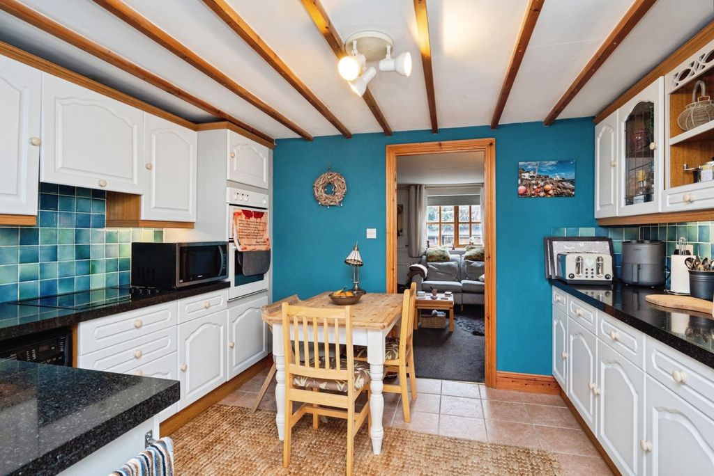 Property photo 3 of 20 Kitchen