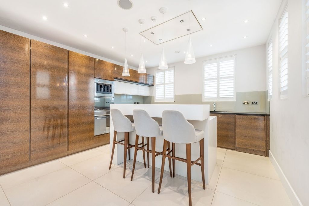 Property photo 3 of 14 Kitchen