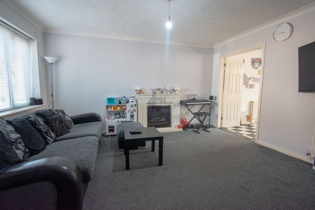 Property photo 2 of 14