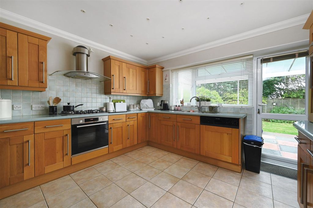 Property photo 3 of 23 Saltdean Close - Tn393St (10).Jpg