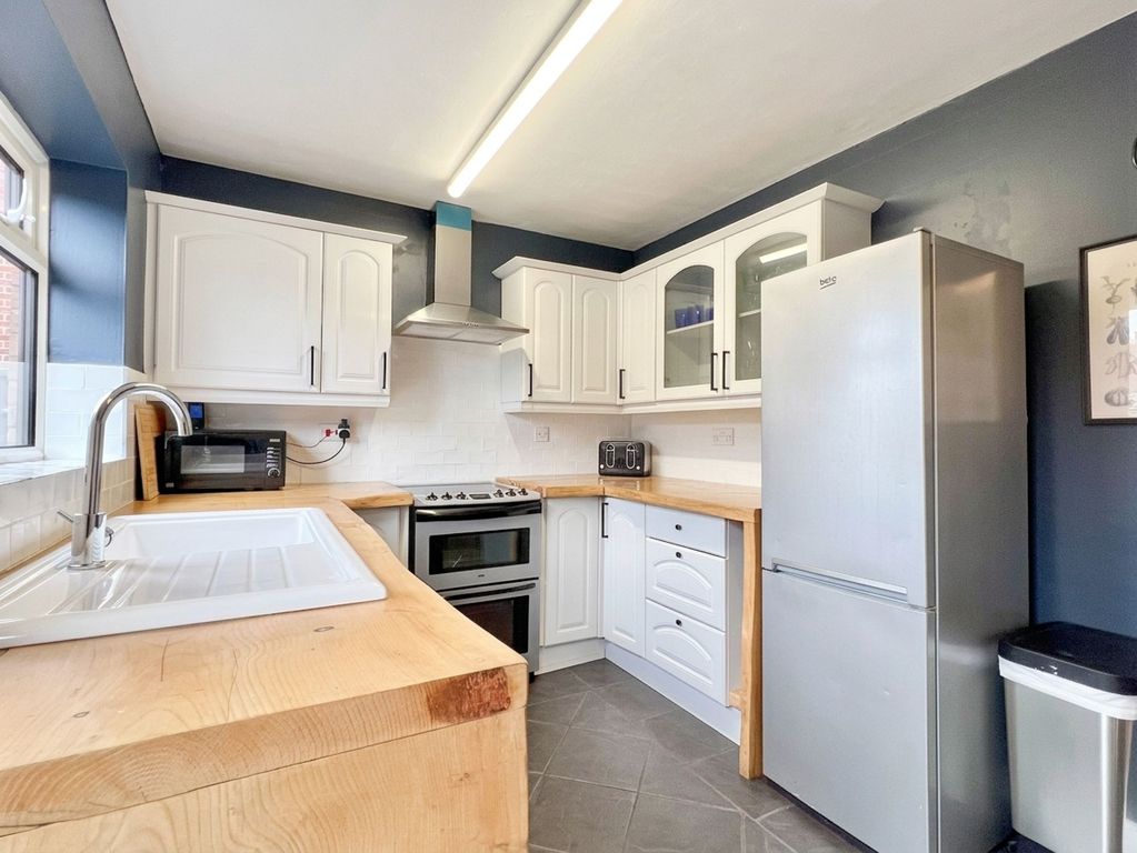 Property photo 3 of 20 Kitchen Dining Room