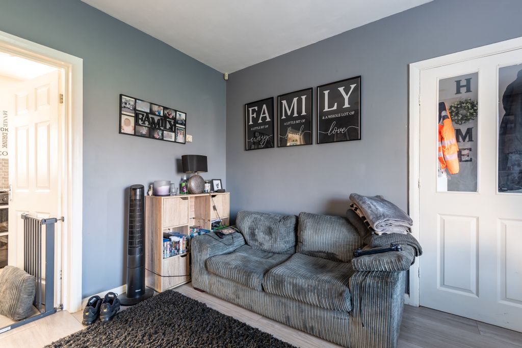 Property photo 2 of 28