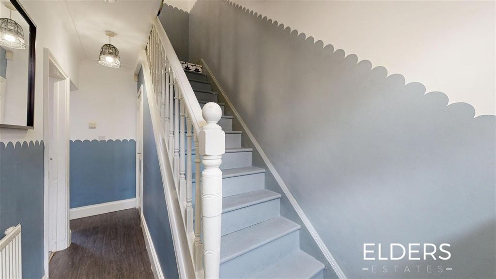 Property photo 3 of 13 Entrance Hall