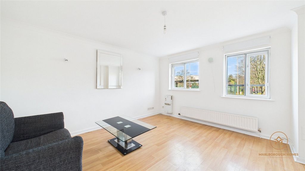 Property photo 3 of 18 Stratford E15