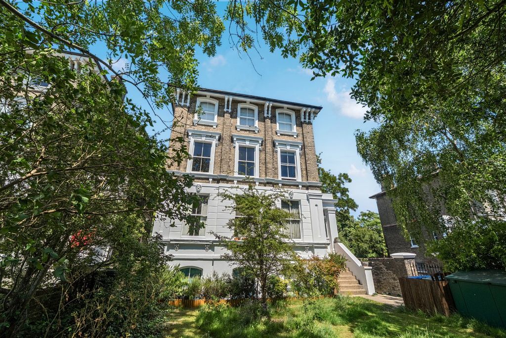 Property photo 1 of 18 External