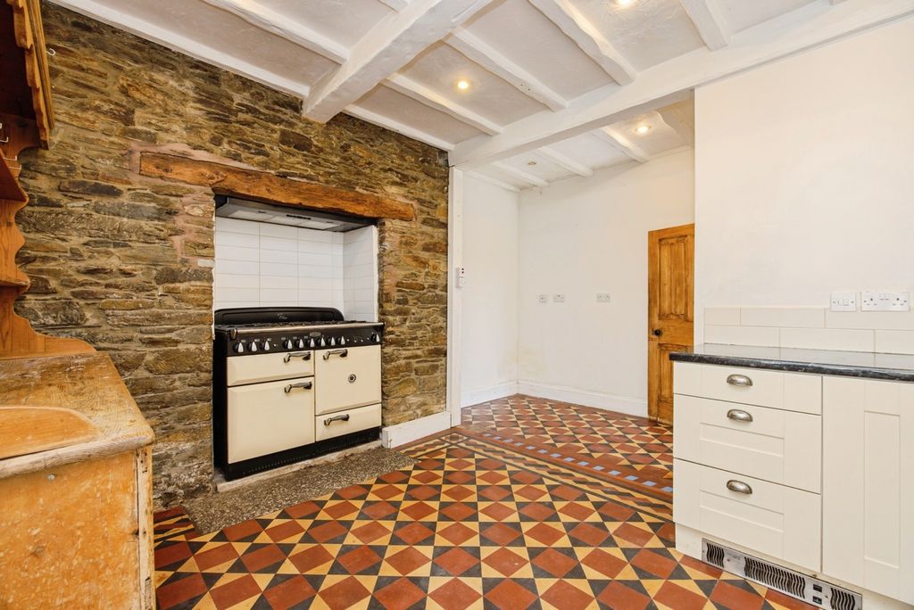 Property photo 3 of 17 Photo