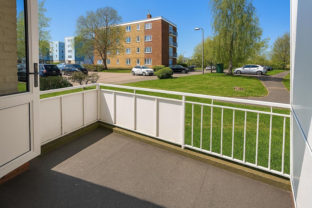 Property photo 1 of 11 Balcony