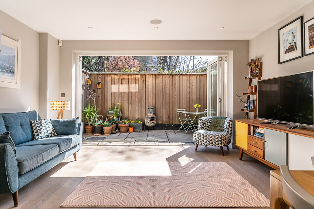 Property photo 2 of 24