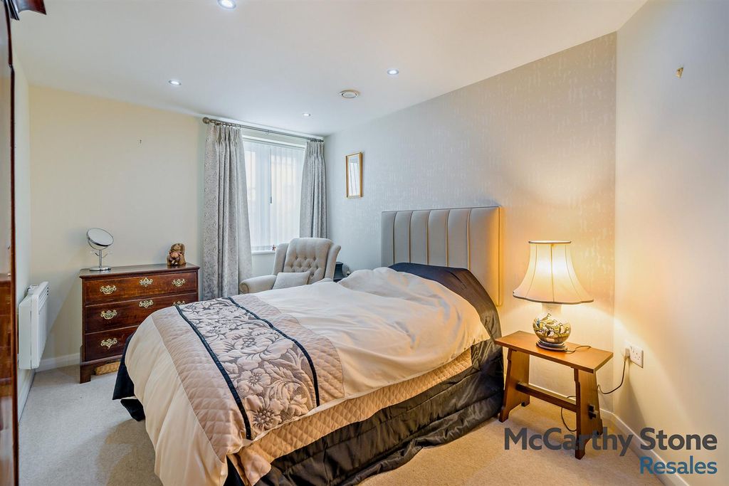 Property photo 3 of 19 8666606-Interior07-800.Jpg