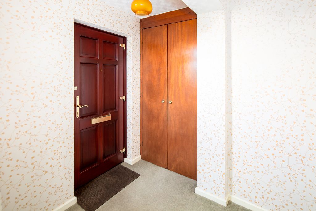 Property photo 3 of 16 Extended Entrance Hall