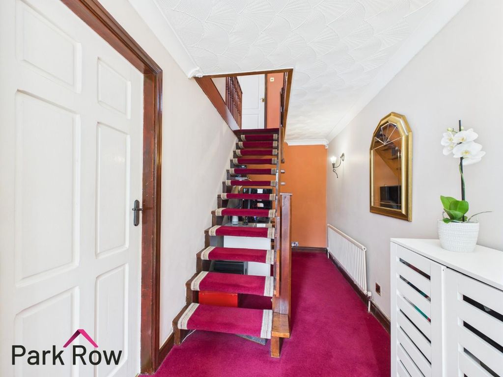 Property photo 2 of 20 Entrance Hallway