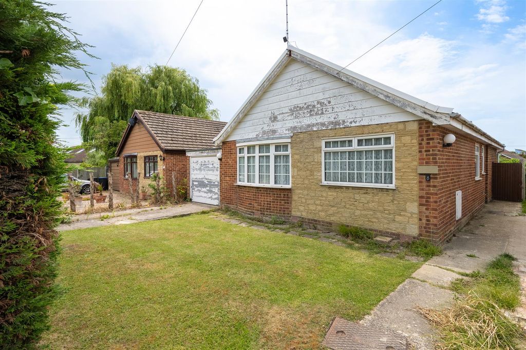 Property photo 1 of 14 Birch Road, Whitstable