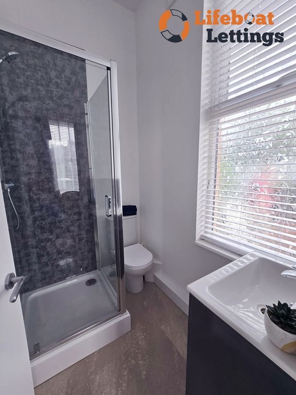 Property photo 3 of 7 Bedroom 1 Ensuite