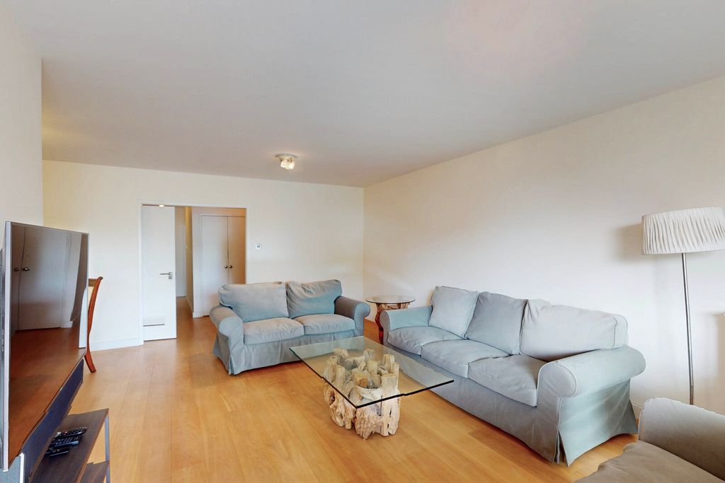 Property photo 3 of 19 Picture No. 16