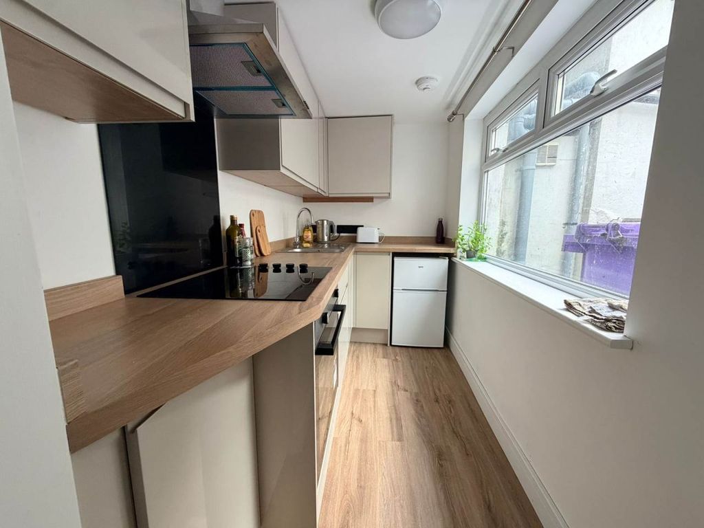 Property photo 3 of 4 Kitchen 9B