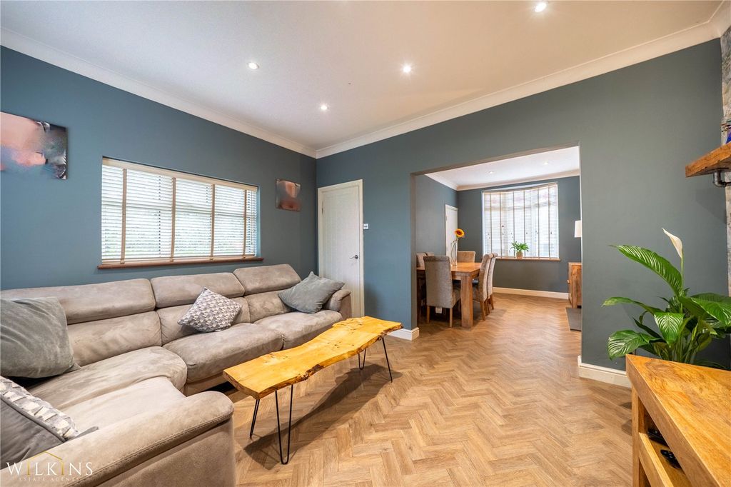 Property photo 2 of 36 Picture No. 77