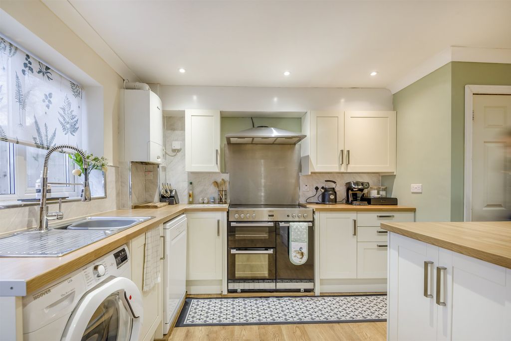 Property photo 2 of 22