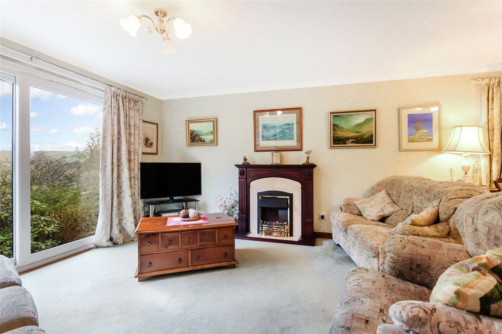 Property photo 3 of 22 Lounge