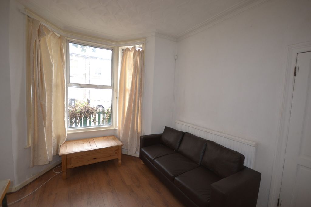 Property photo 2 of 8