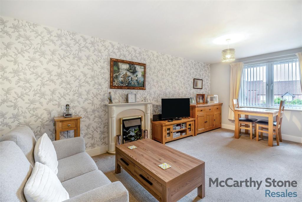 Property photo 2 of 22 8649936-Interior01.Jpg