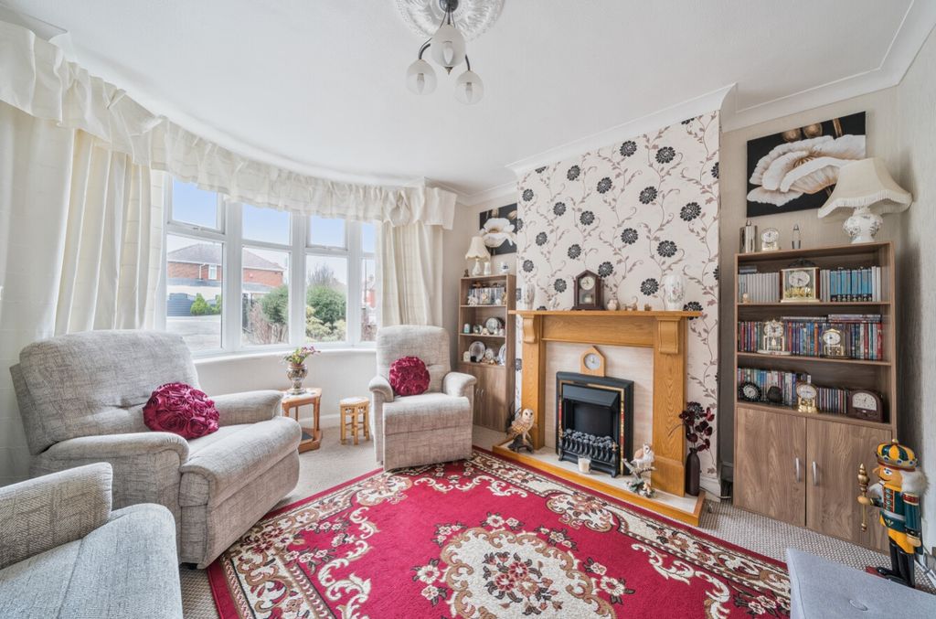 Property photo 2 of 27 1417630-12-699631975B377