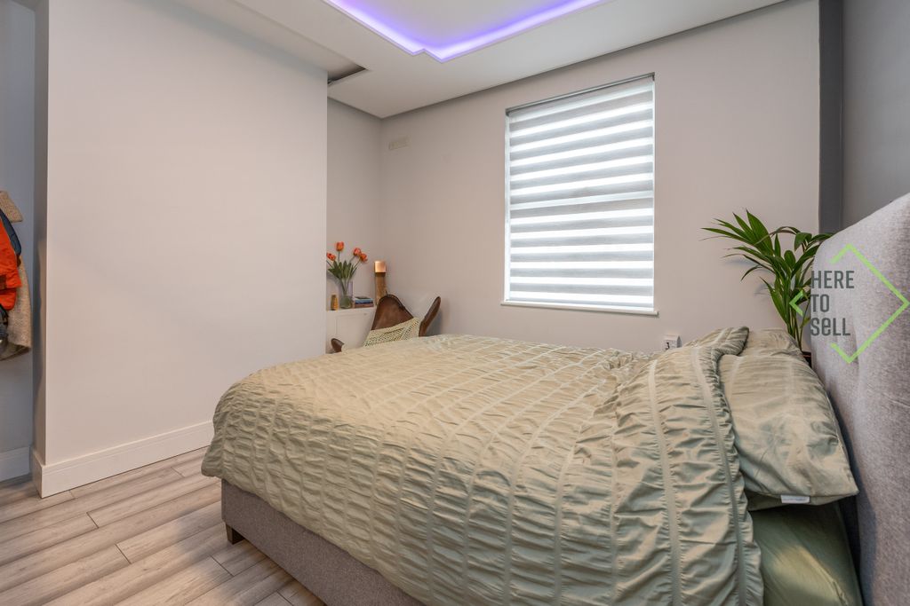 Property photo 3 of 19 28 Sketty Road En1 3Se-8