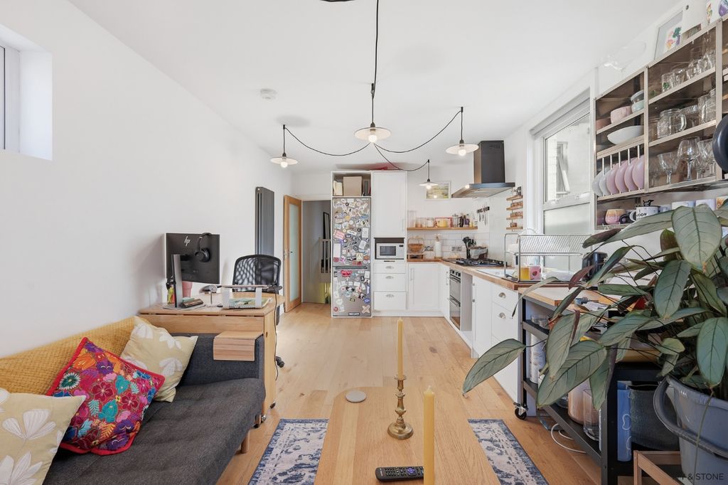 Property photo 3 of 16 4597783