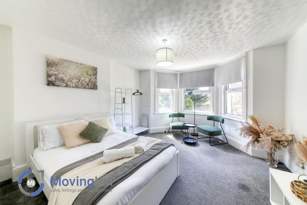 Property photo 1 of 17 Bedroom