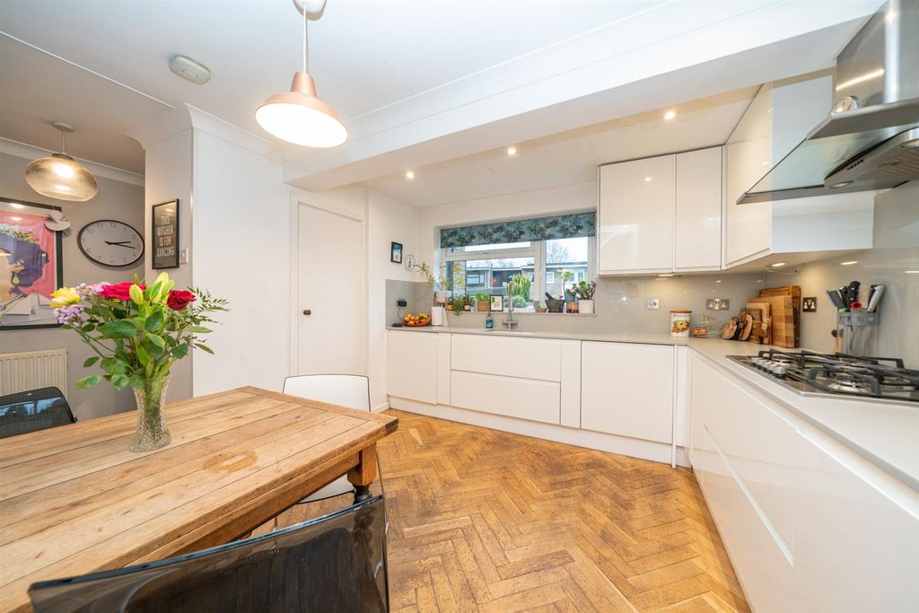 Property photo 3 of 31 77-Valley-Walk-6716.Jpg