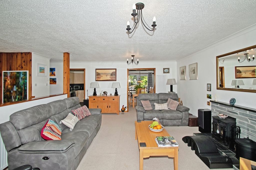 Property photo 3 of 27 Pbox-Img.Jpg