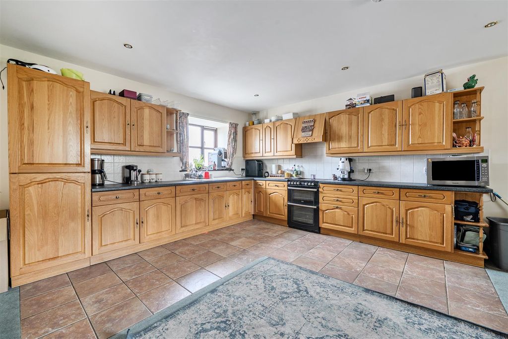 Property photo 2 of 20 Kitchen