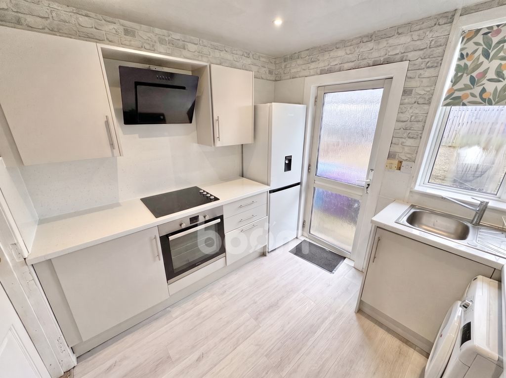 Property photo 3 of 19 Mair Avenue, Dalry Kitchen Pic
