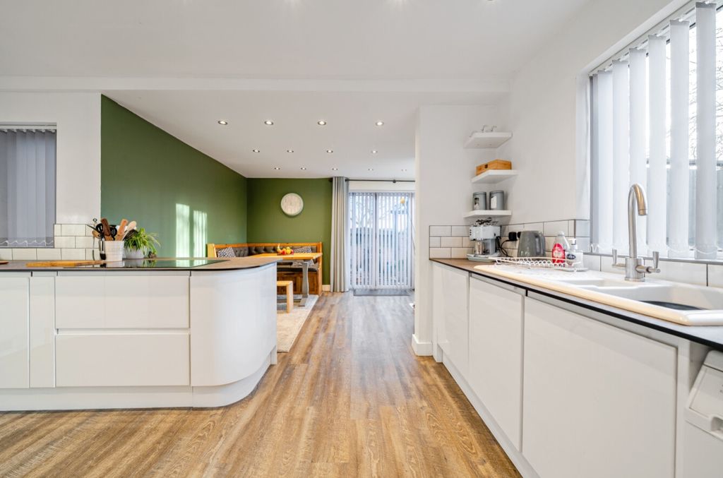 Property photo 2 of 27 1396356-13-695Eb09Bd186E