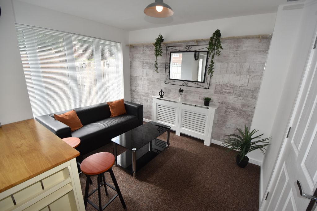 Property photo 2 of 33