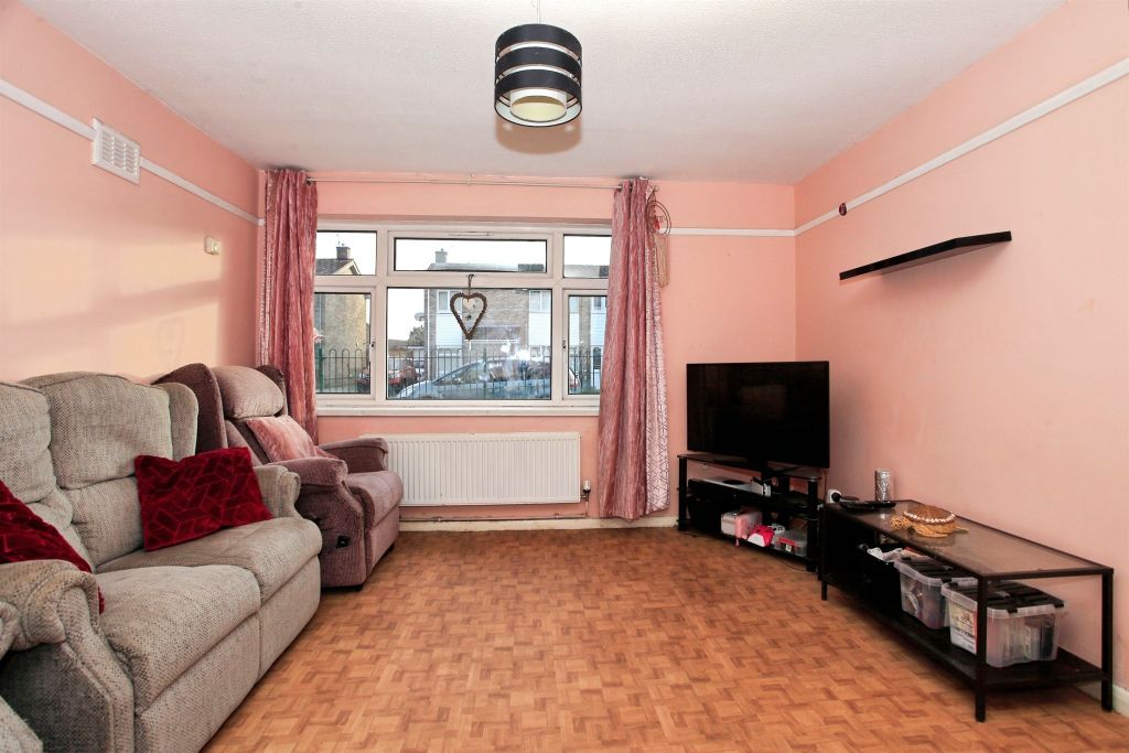 Property photo 2 of 19 Lounge