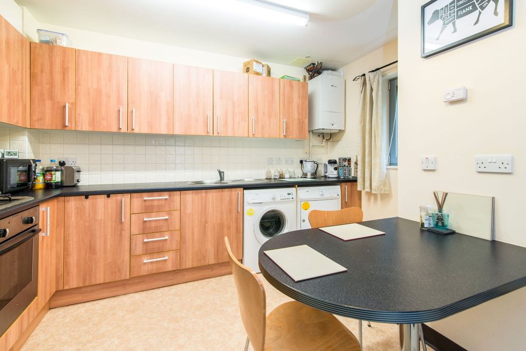 Property photo 3 of 6 66284F90-8ba7-4968-8