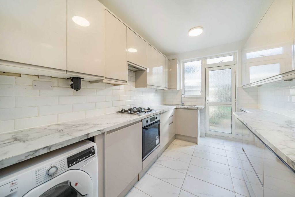 Property photo 2 of 8