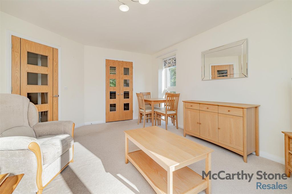 Property photo 3 of 21 8661746-Interior09.Jpg