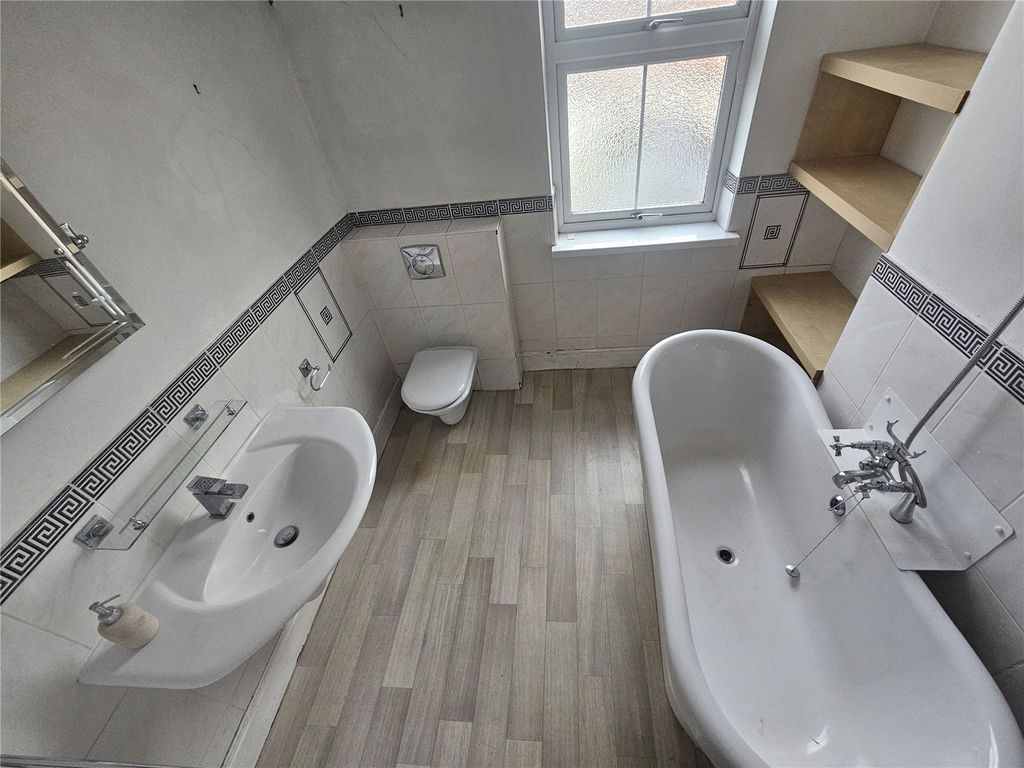 Property photo 2 of 11 Picture No. 12