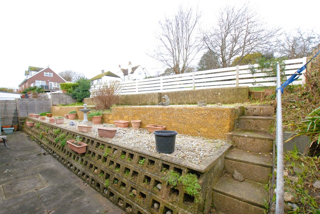 Property photo 2 of 11 Garden