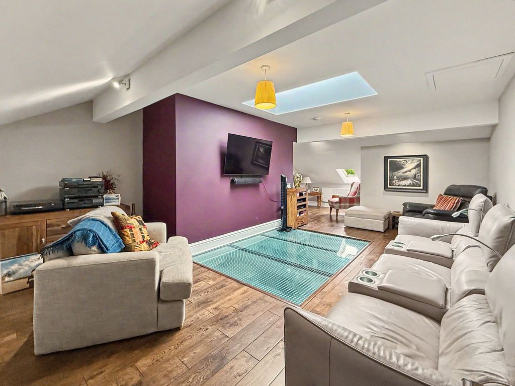 Property photo 3 of 32