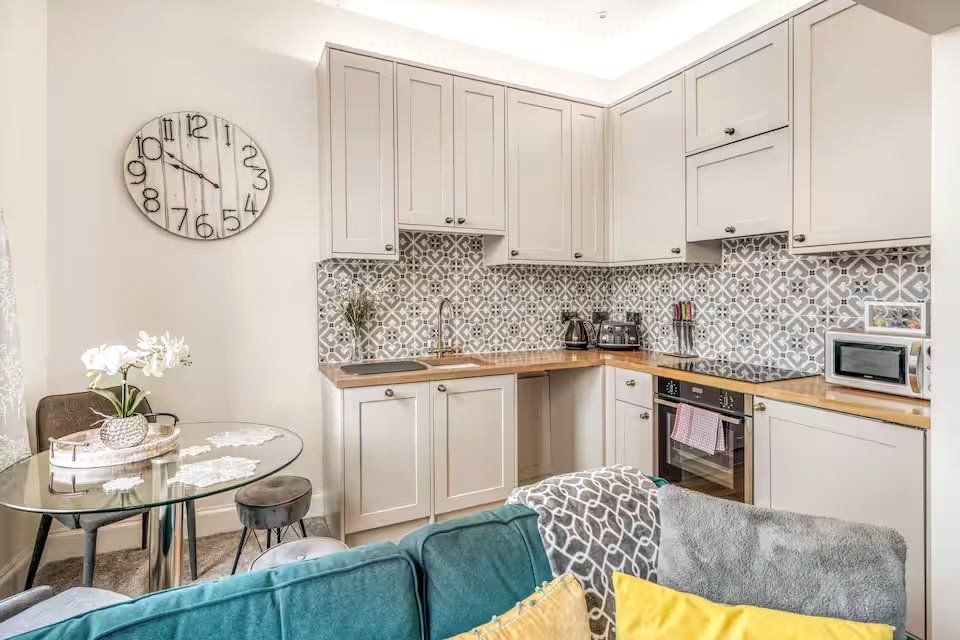 Property photo 3 of 12 Kitchen