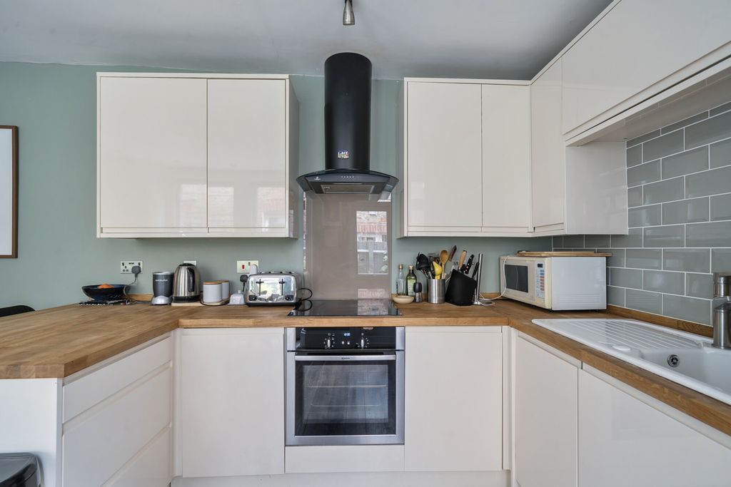 Property photo 3 of 16 Kitchen