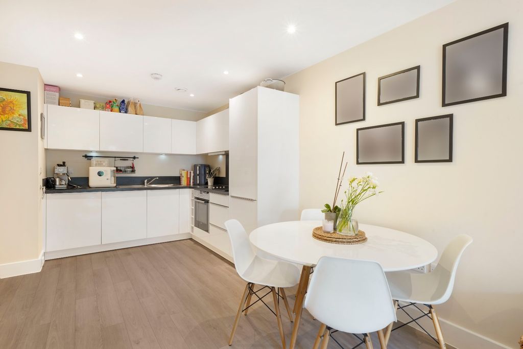 Property photo 3 of 10 5530483