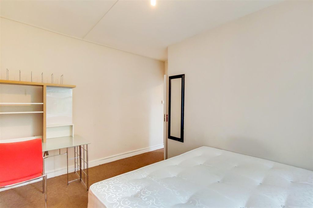 Property photo 3 of 7 7_Main Bedroom-0.Jpg