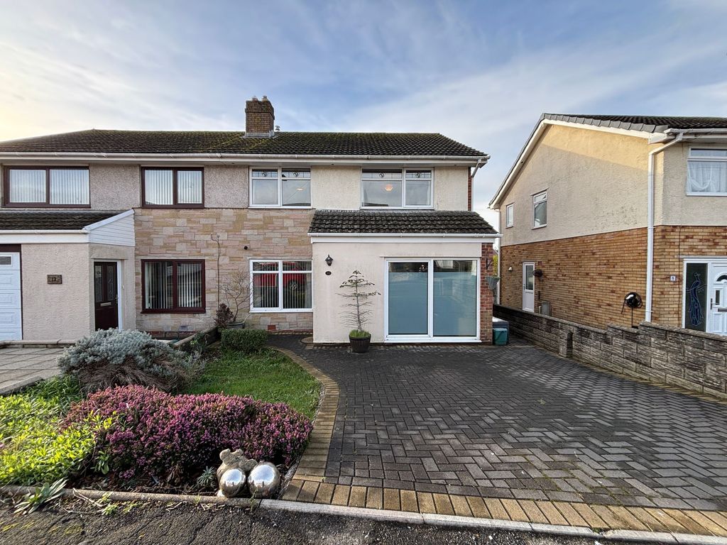 Property photo 1 of 32