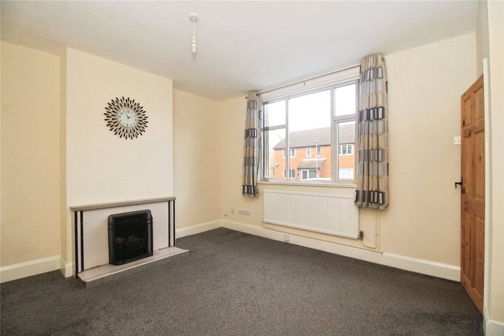 Property photo 2 of 16 Lounge