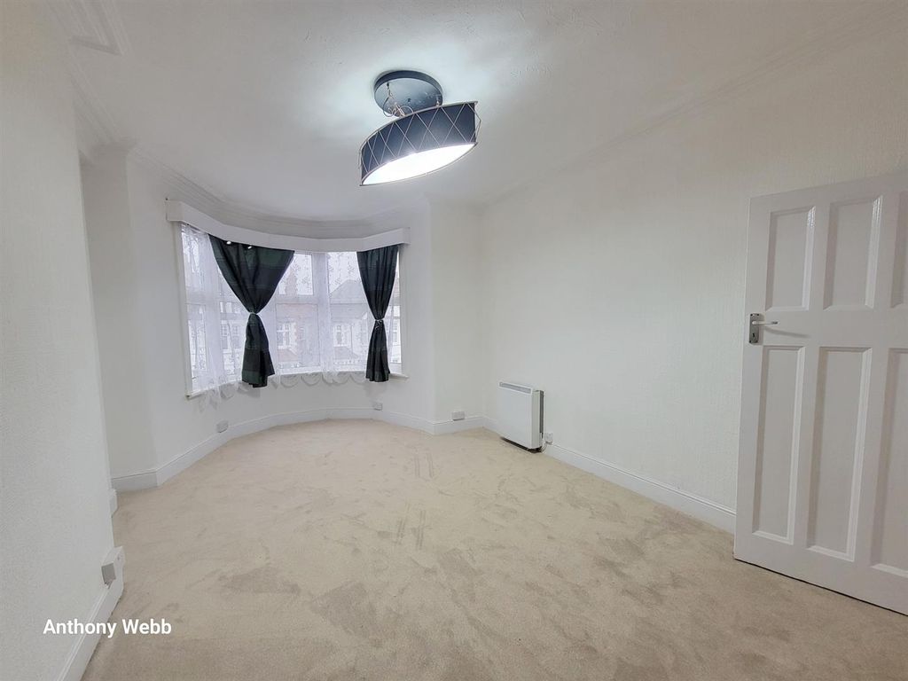 Property photo 2 of 7 Living Room
