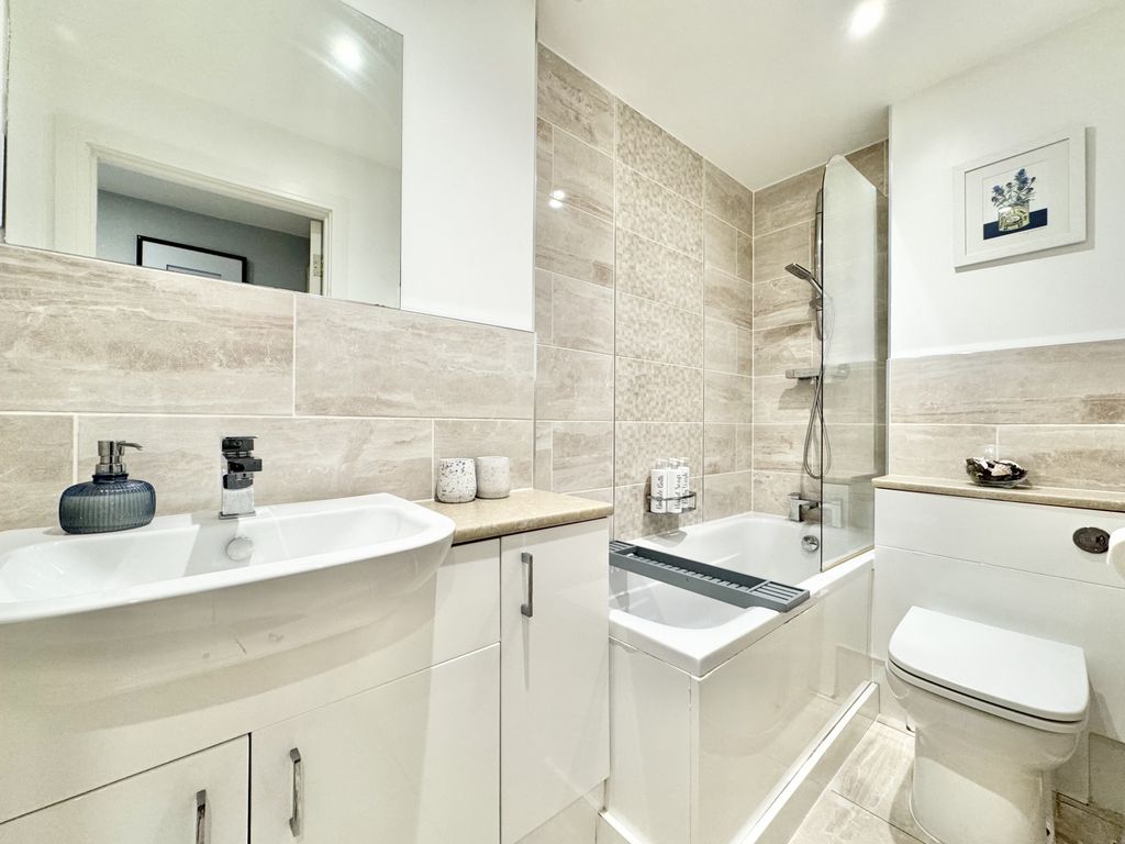 Property photo 1 of 21 Brookside Court, Brook Street, Tring