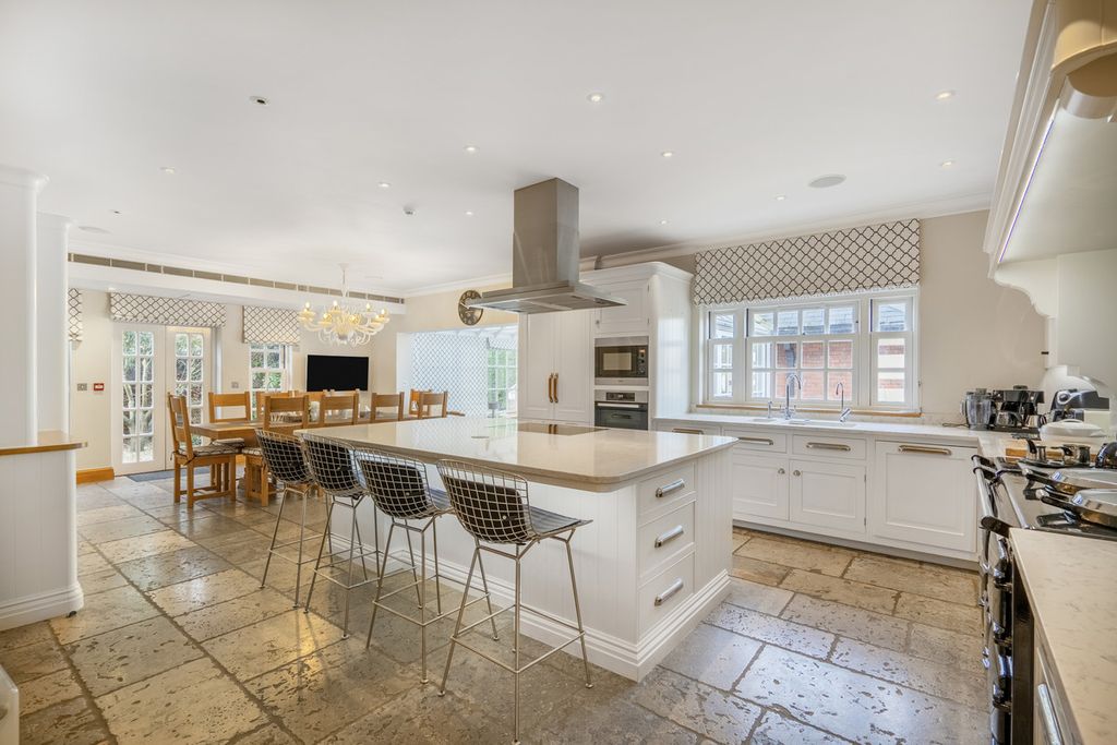 Property photo 3 of 19